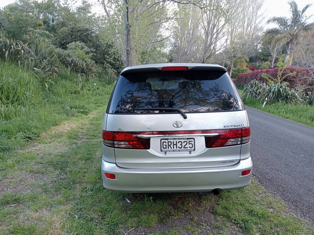 Back of the silver Toyota Estima campervan with registration GRH325