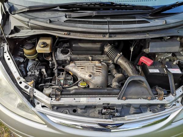 Engine bay of the FPS382 Toyota Estima, 2.4 litre four cylinder petrol