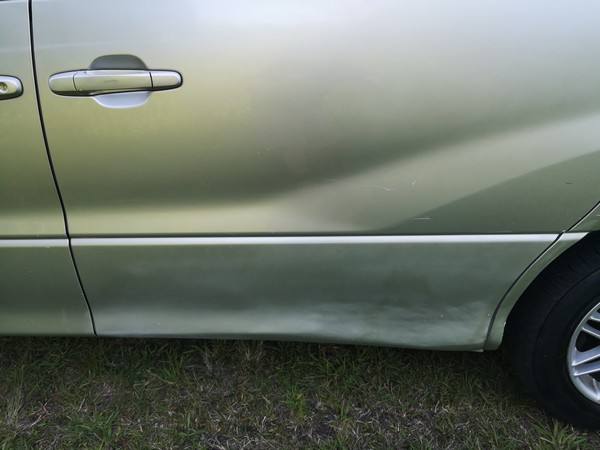 Close-up of the FPS382 Toyota Estima's lower door and sill, showing the marks along the panel