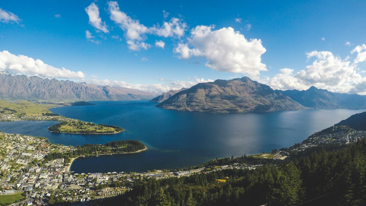 Queenstown and Lake Wakatipu with mountains behind