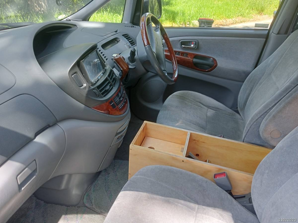 Dashboard, wood-rim steering wheel and plywood console box of the FDK492 Toyota Estima campervan