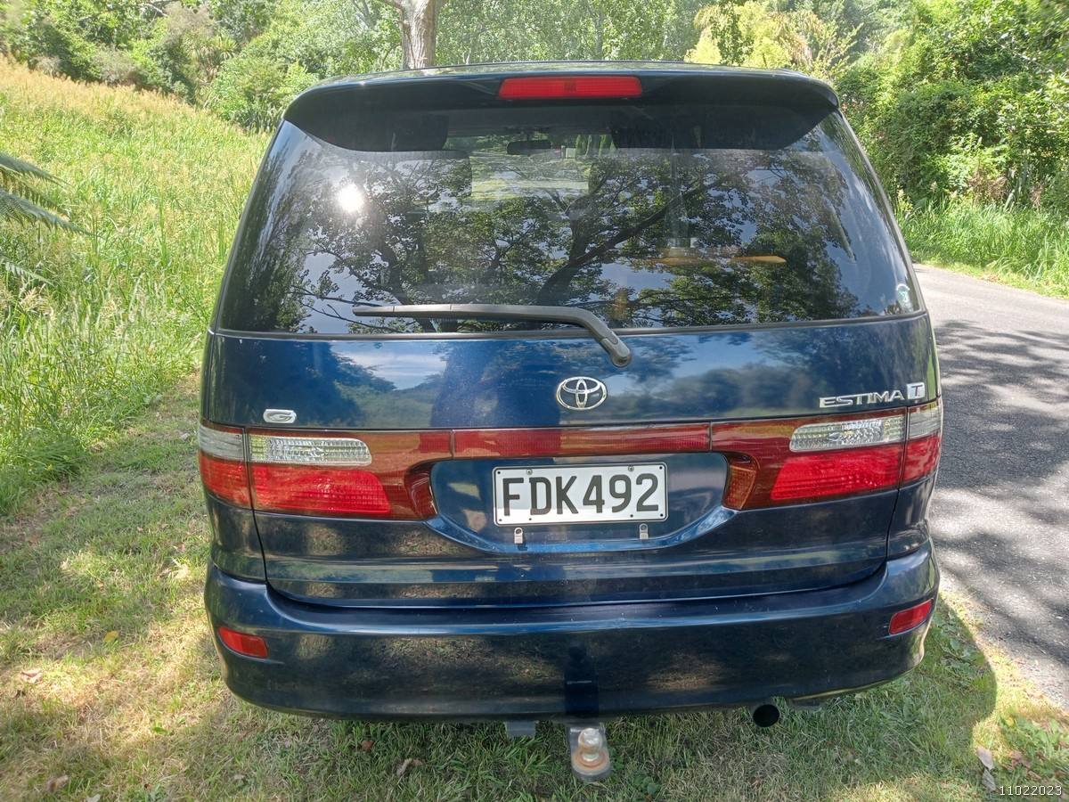 Back of the dark blue Toyota Estima campervan with registration FDK492