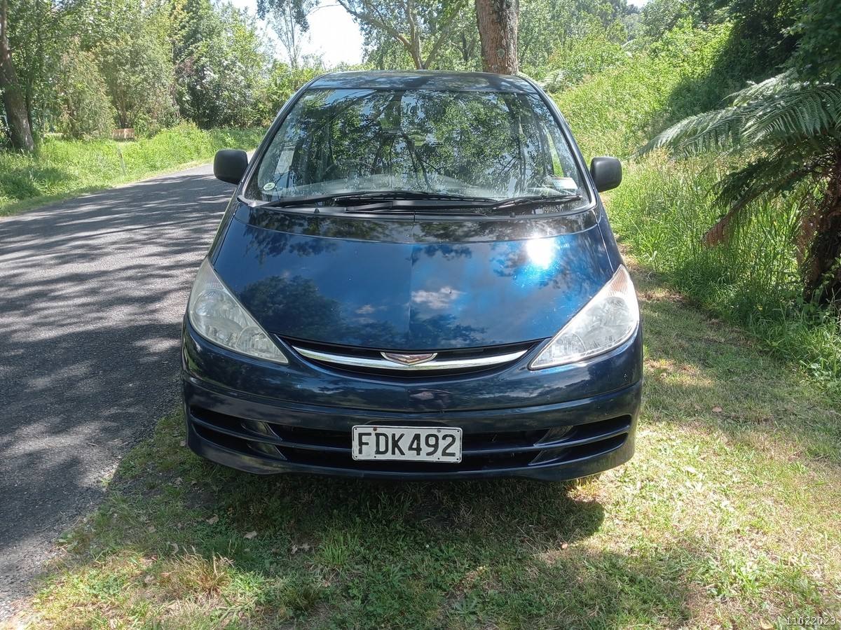 Front of the dark blue Toyota Estima campervan with registration FDK492